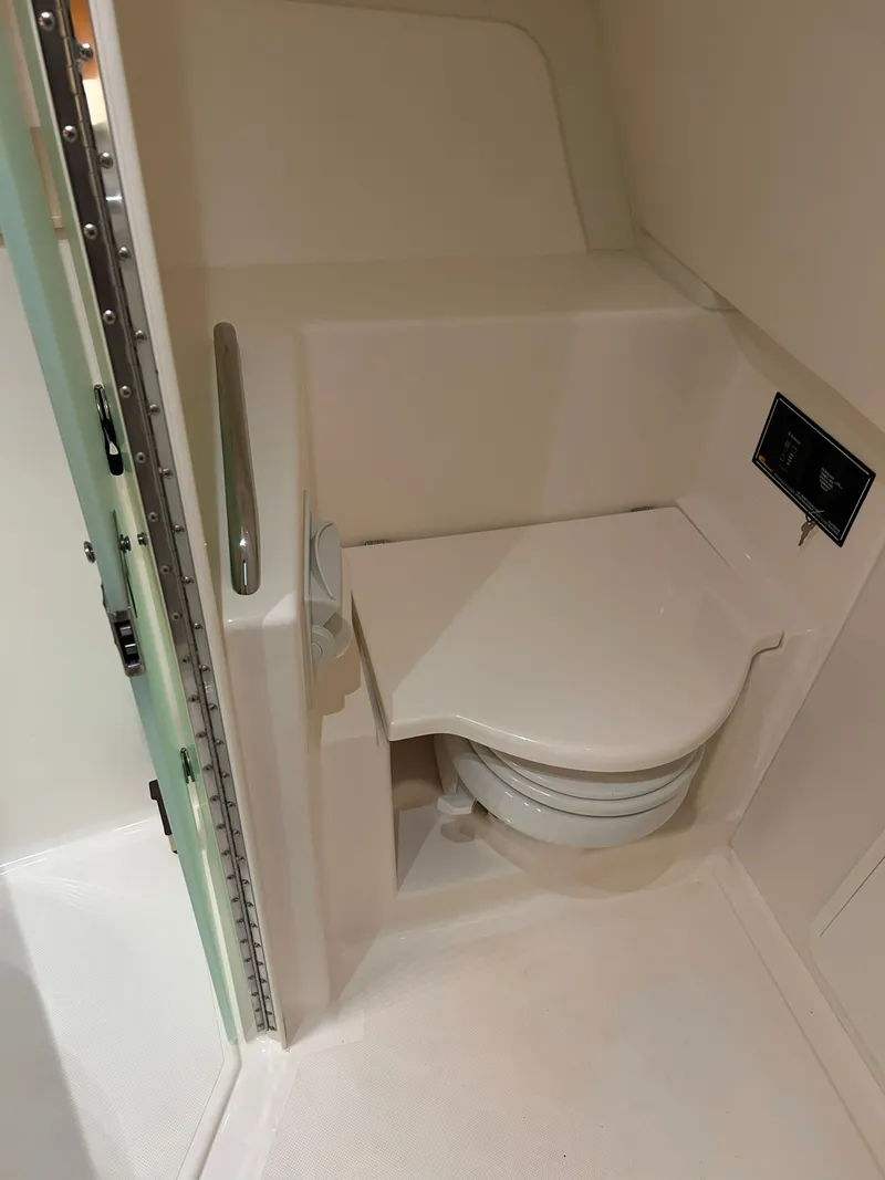 Slide: The Image of Pursuit OS 385 Offshore 2016 - 27