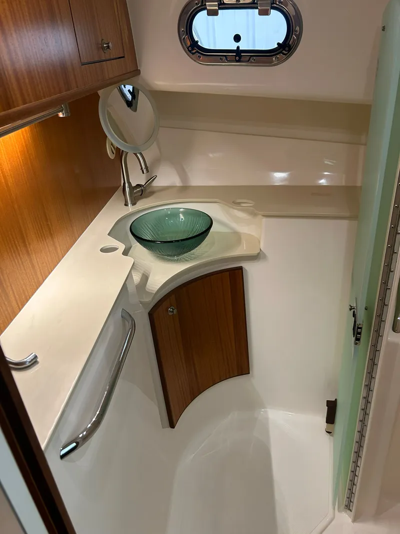 Slide: The Image of Pursuit OS 385 Offshore 2016 - 28