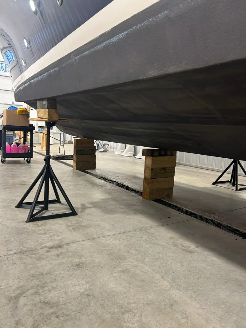 Slide: The Image of Pursuit OS 385 Offshore 2016 - 33