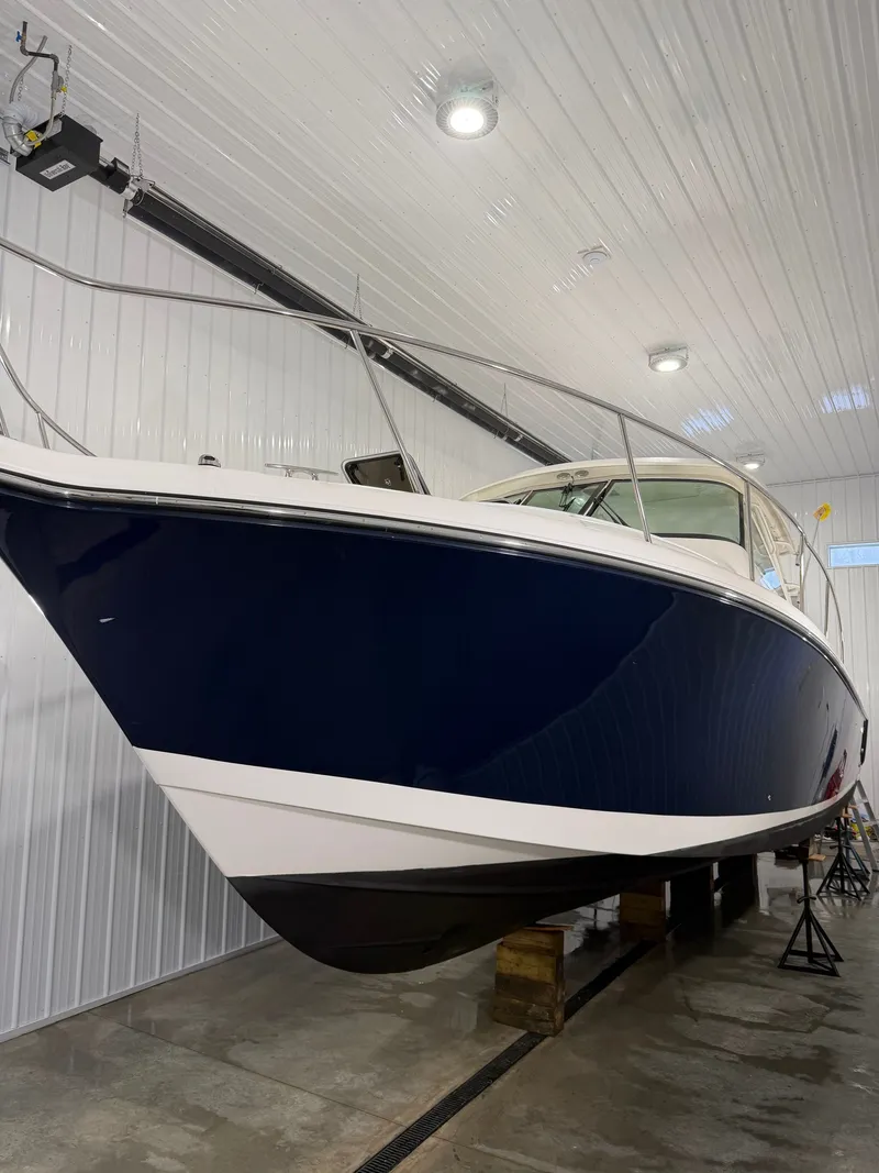 Slide: The Image of Pursuit OS 385 Offshore 2016 - 4