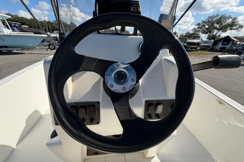 Slide: The Image of 2019 Mako Pro Skiff 15 CC interior with white seating and console. - 17