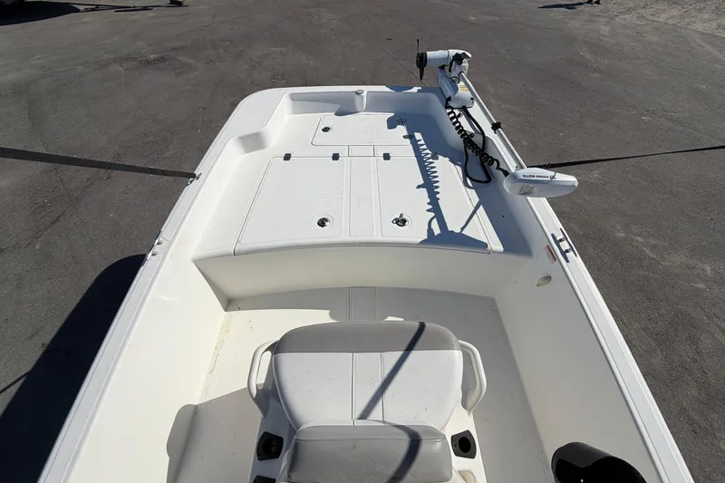 Slide: The Image of Garmin fishfinder on 2019 Mako Pro Skiff 15 CC, displaying sonar data. - 20