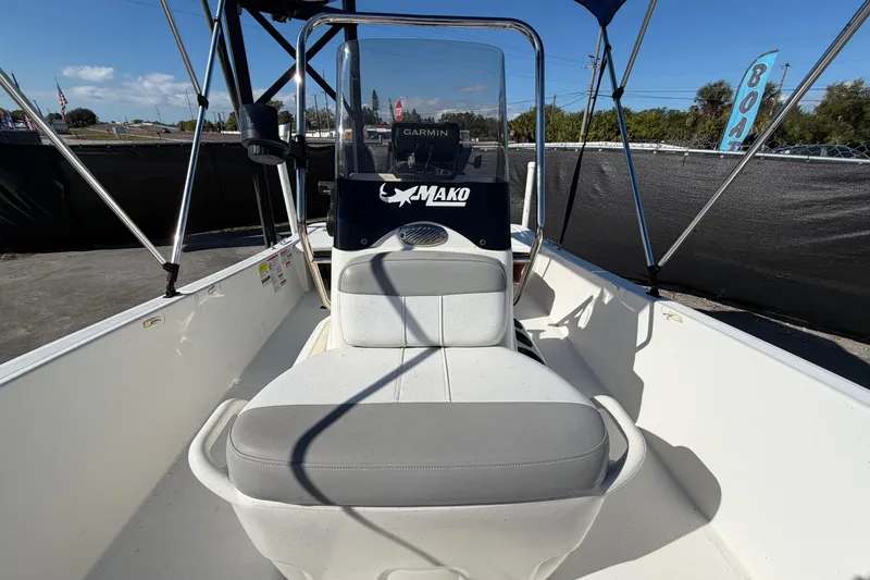 Slide: The Image of 2019 Mako Pro Skiff 15 CC boat deck with storage compartments and coiled cable. - 26