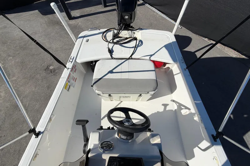 Slide: The Image of 2019 Mako Pro Skiff 15 CC deck with storage hatch and hinges. - 30