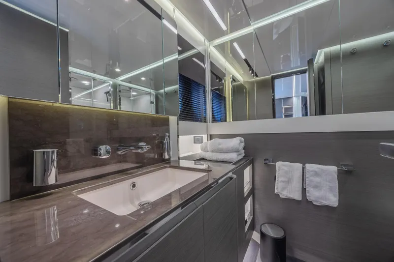 Slide: The Image of Azimut S8 2023 - 55