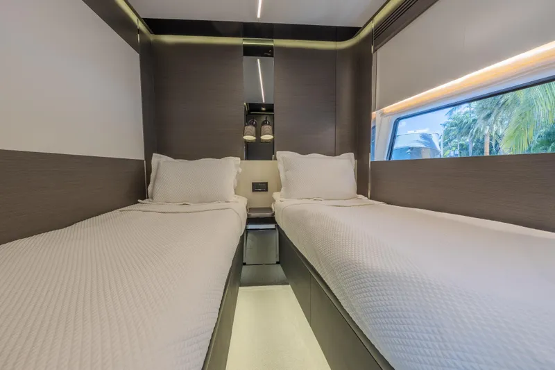 Slide: The Image of Azimut S8 2023 - 60