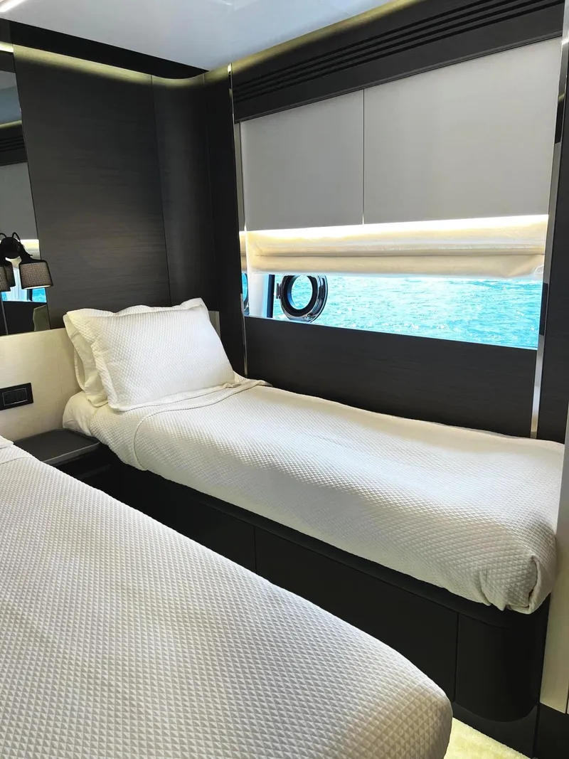 Slide: The Image of Azimut S8 2023 - 61