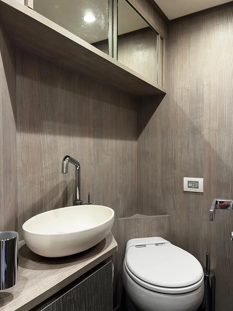 Slide: The Image of Azimut S8 2023 - 70