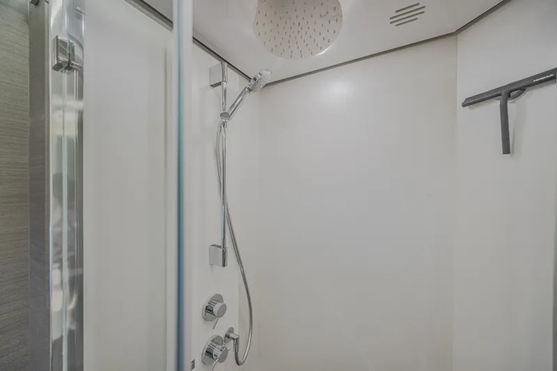 Slide: The Image of Azimut S8 2023 - 71