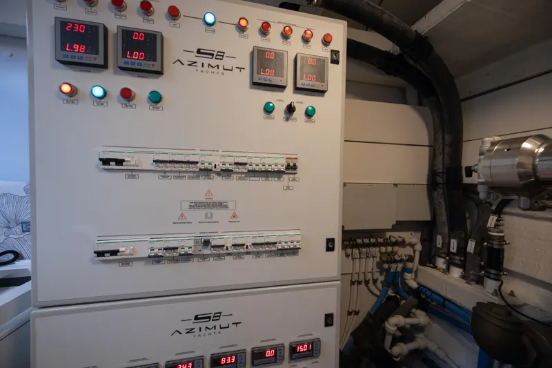 Slide: The Image of Azimut S8 2023 - 75