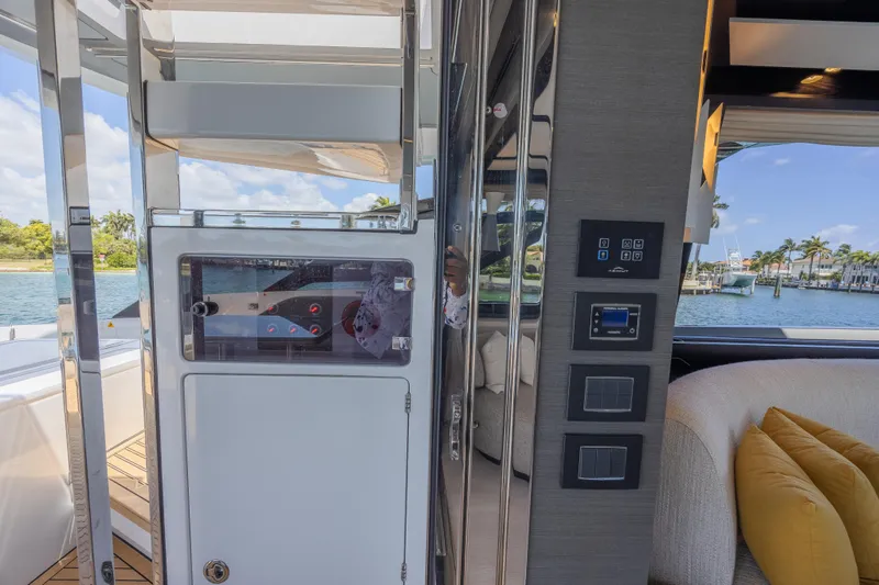 Slide: The Image of Azimut S8 2023 - 76