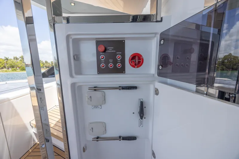 Slide: The Image of Azimut S8 2023 - 77