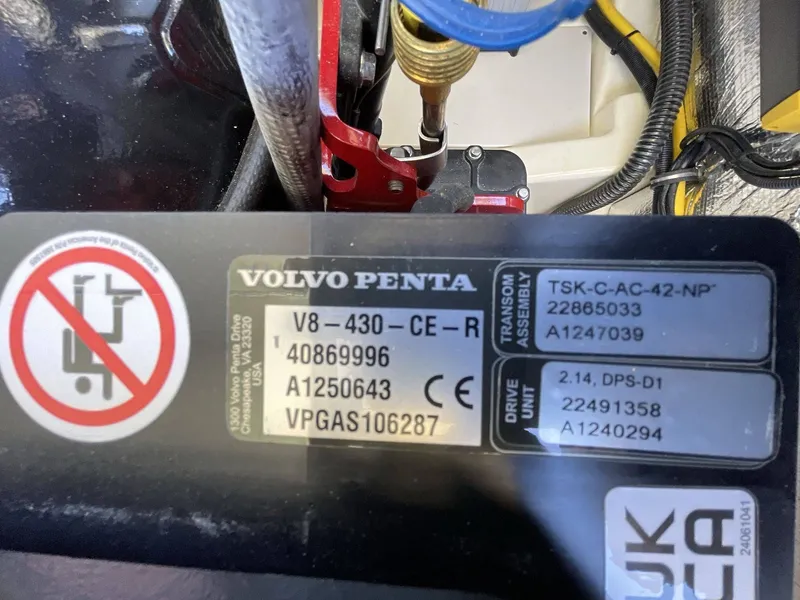 Slide: The Image of Chris-Craft 28 sportster 2025 - 19