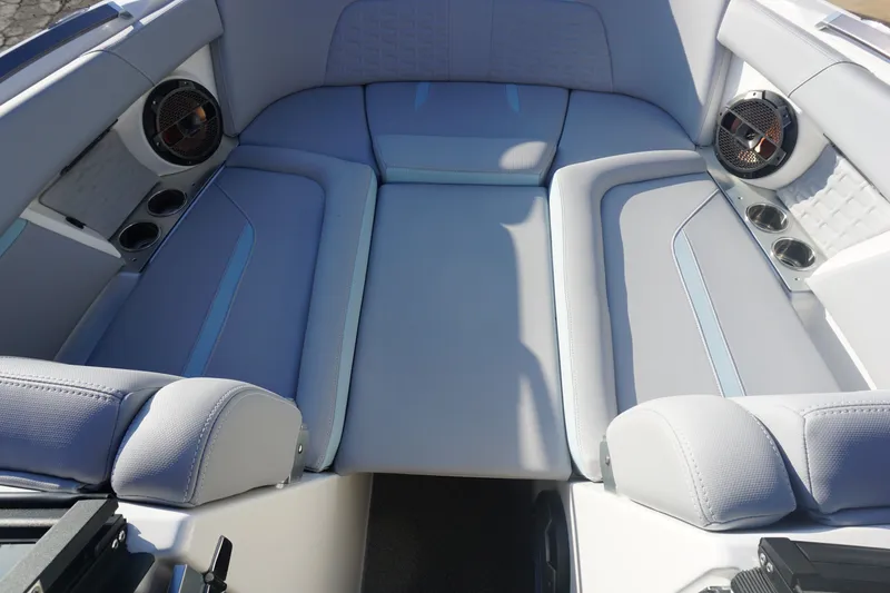 Slide: The Image of MasterCraft X24 2022 - 13