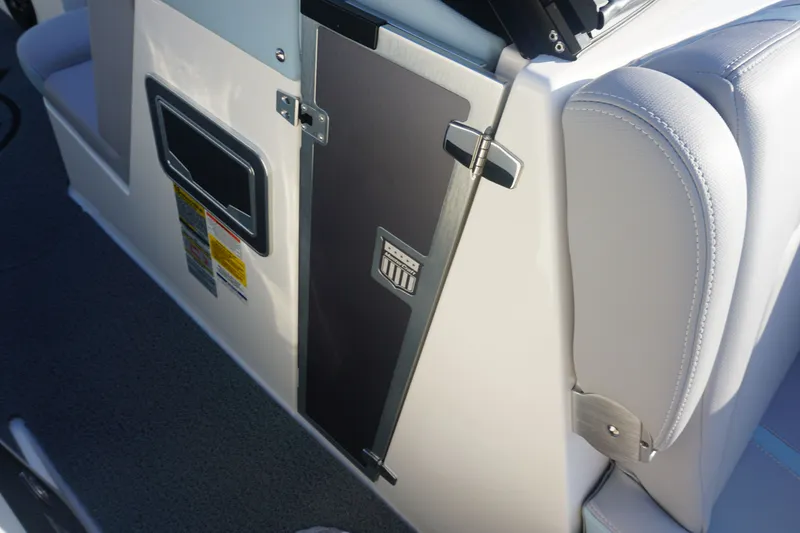 Slide: The Image of MasterCraft X24 2022 - 15