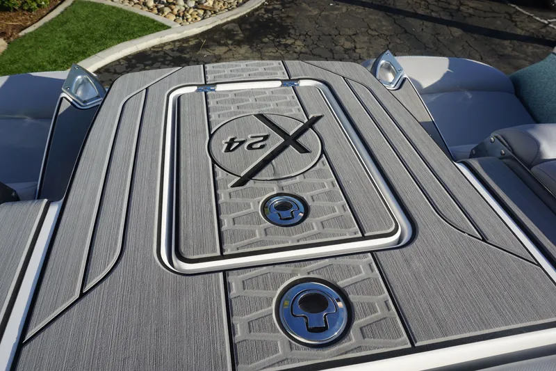 Slide: The Image of MasterCraft X24 2022 - 19