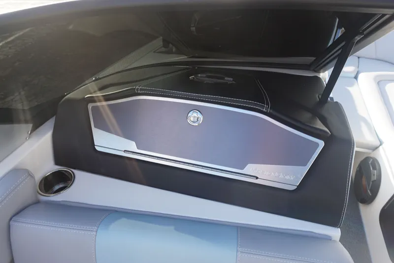 Slide: The Image of MasterCraft X24 2022 - 21