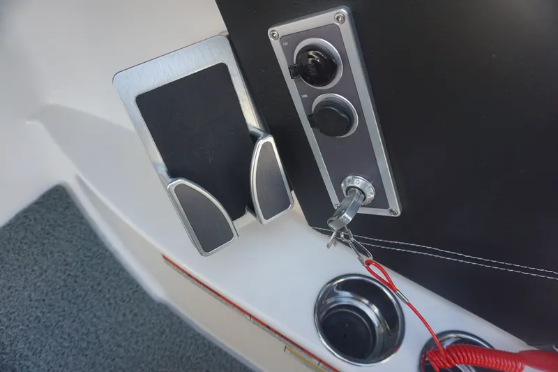 Slide: The Image of MasterCraft X24 2022 - 24