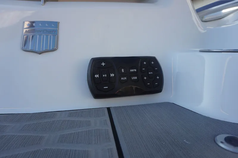 Slide: The Image of MasterCraft X24 2022 - 8