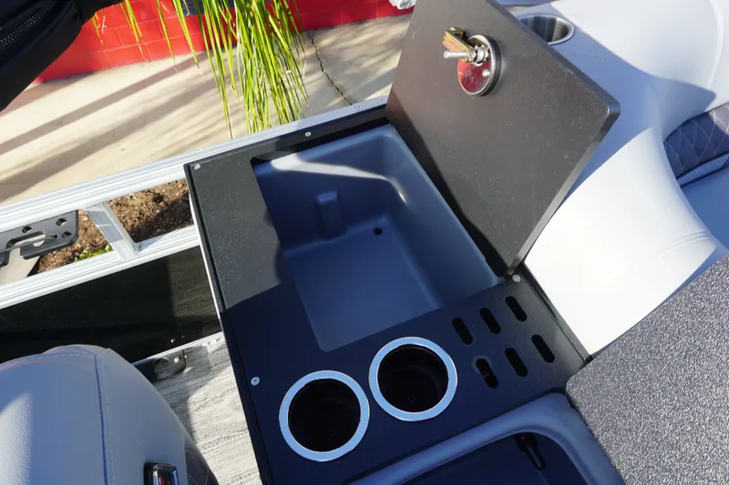 Slide: The Image of Ranger 223FC 2025 - 10