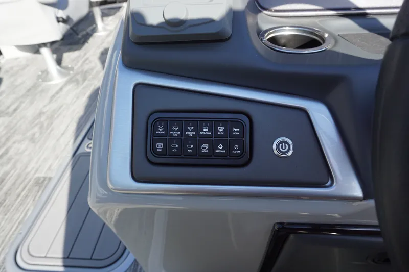 Slide: The Image of Ranger 223FC 2025 - 21