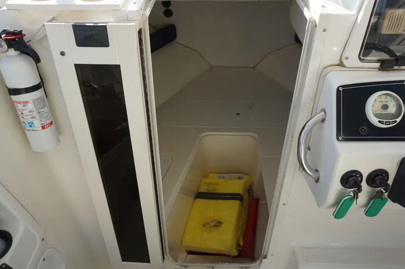 Slide: The Image of Boston Whaler 23 Conquest 2000 - 19