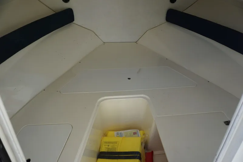 Slide: The Image of Boston Whaler 23 Conquest 2000 - 20