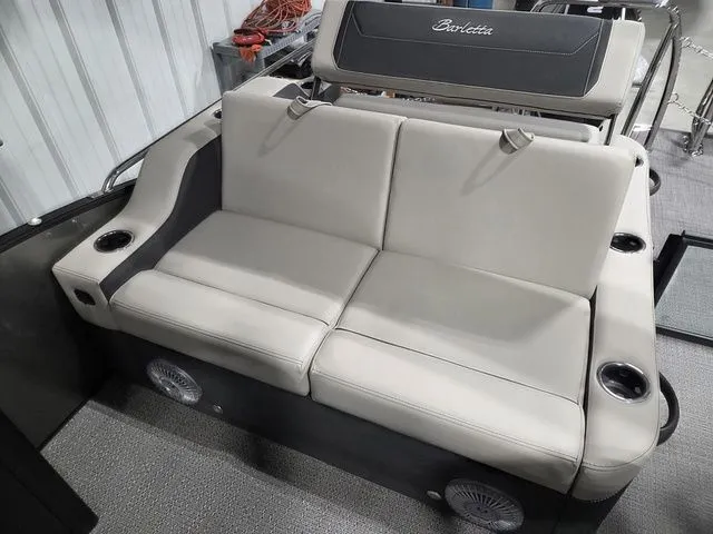 Slide: The Image of Barletta Cabrio 24UE 2026 - 13