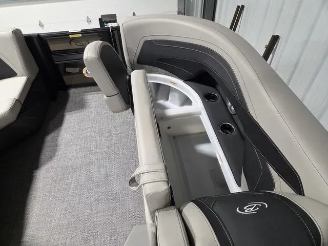 Slide: The Image of Barletta Cabrio 24UE 2026 - 37