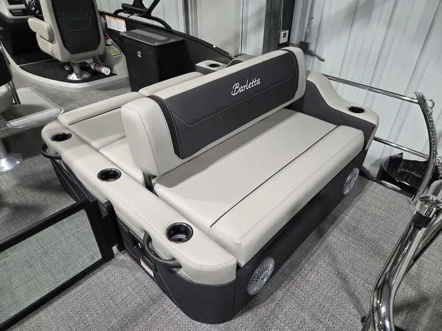 Slide: The Image of Barletta Cabrio 24UE 2026 - 9