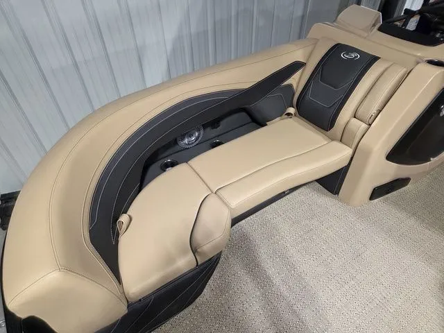 Slide: The Image of Barletta Cabrio 24UE 2026 - 22