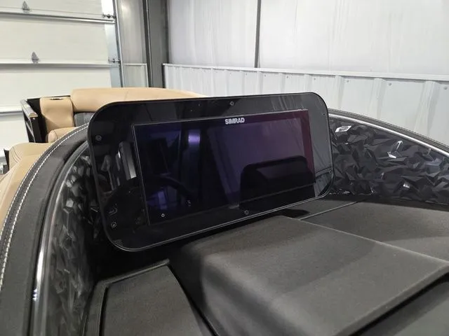 Slide: The Image of Simrad display on Barletta Lusso 25UE 2026 boat. - 24