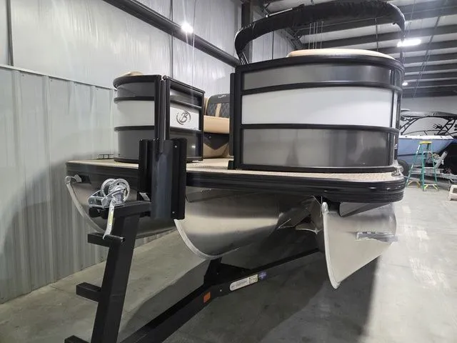 Slide: The Image of 2026 Barletta Lusso 25UE pontoon boat in warehouse - 3