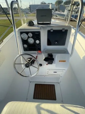 Slide: The Image of Seaswirl 2301 Center Console 2001 - 16