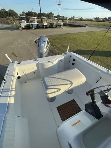 Slide: The Image of Seaswirl 2301 Center Console 2001 - 9