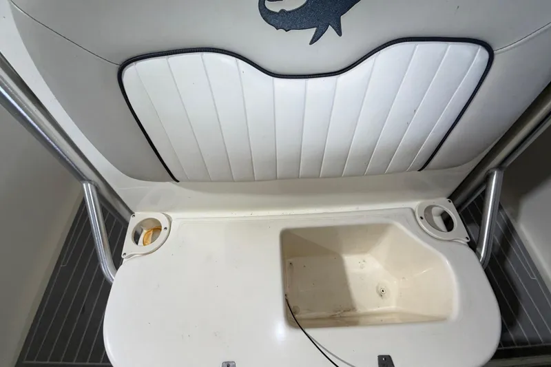 Slide: The Image of Mako 284 Center Console 2014, white cushion and storage compartment. - 32