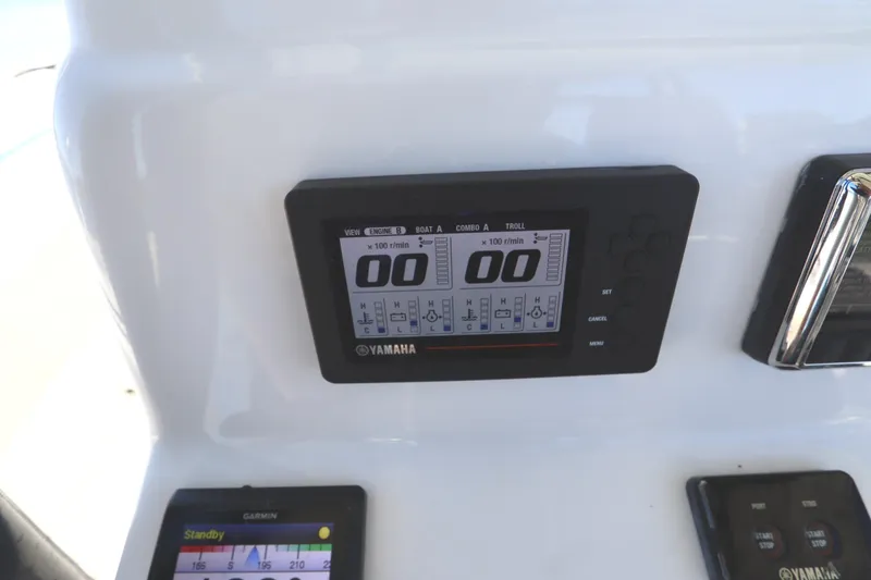 Slide: The Image of Yamaha digital display on 2021 Cape Horn 31 T boat dashboard. - 43