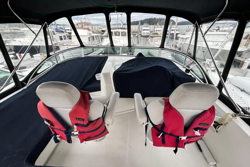 Slide: The Image of Engine room of 2000 Bayliner 3788 Command Bridge Motoryacht, showcasing mechanical components. - 22