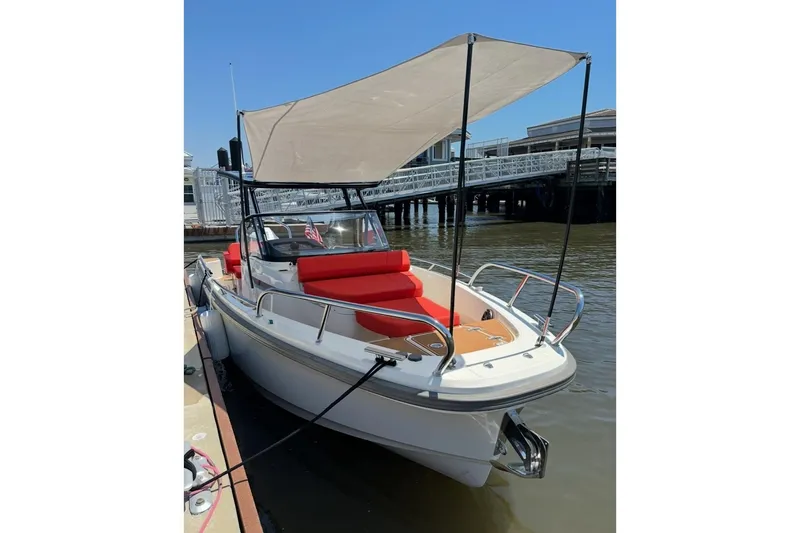 Slide: The Image of Nimbus T8 - Starboard Profile - 12