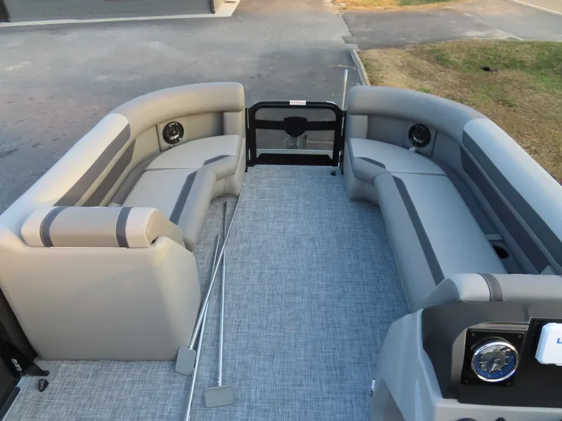 Slide: The Image of Premier Sunscape 200 RF XLC (25 PTX) 2026 - 10