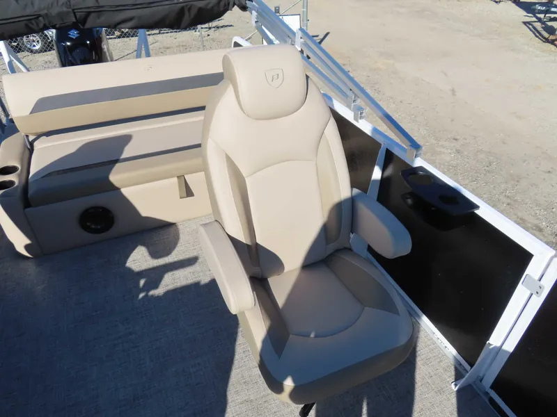 Slide: The Image of Premier Sunscape 220 RL (25 PTX) 2026 - 13