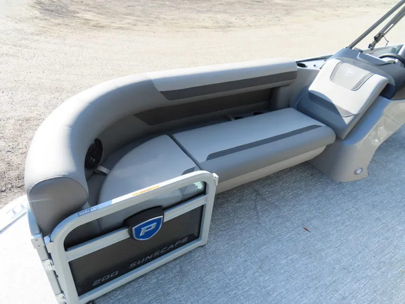 Slide: The Image of Premier Sunscape 200 RL (25 PTX) 2026 - 11