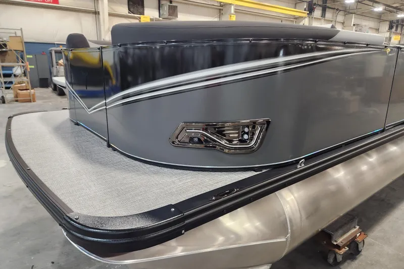 Slide: The Image of 2026 Tahoe Pontoon 23 LTZ Quad Lounge in a workshop setting. - 76