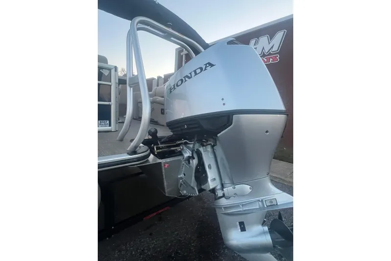 Slide: The Image of 2024 Bentley Pontoons 200 Navigator with Honda outboard motor, side view. - 37