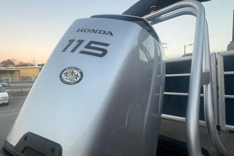 Slide: The Image of 2024 Bentley Pontoons 200 Navigator with Honda 115 outboard motor, ultra-low emission. - 7