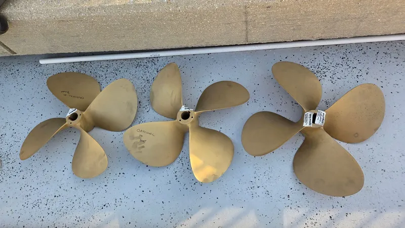 Slide: The Image of Sea Ray 450 Sundancer 1996 - 51