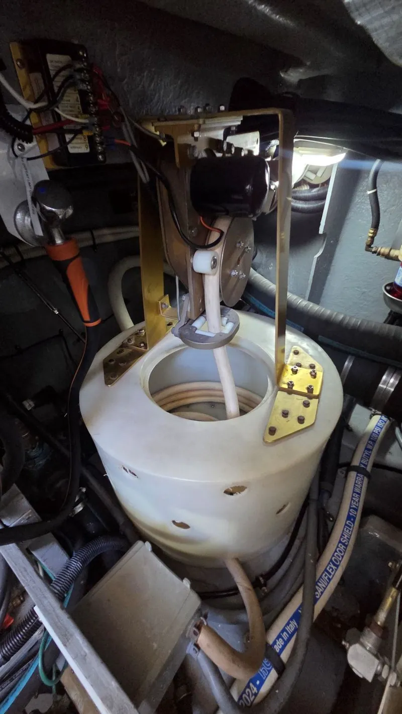 Slide: The Image of Sea Ray 450 Sundancer 1996 - 86