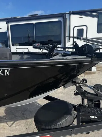 Slide: The Image of Tracker 175 Pro Guide 2022 - 10