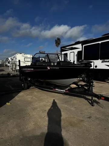 Slide: The Image of Tracker 175 Pro Guide 2022 - 3