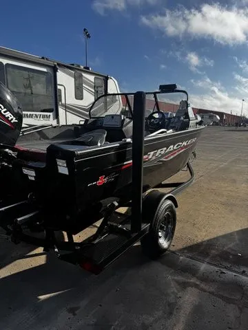 Slide: The Image of Tracker 175 Pro Guide 2022 - 5